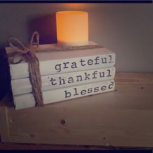 Farmhouse decor book sets !